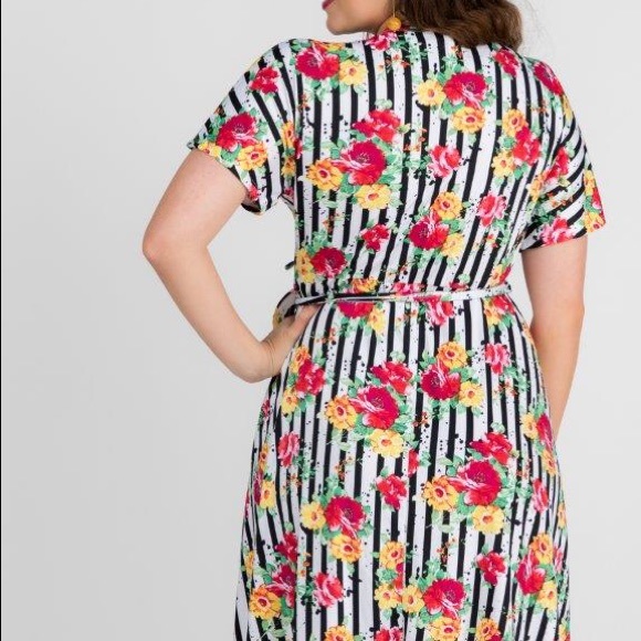 🌺 HP Signature Wrap Dress in Stripes and Floral - Picture 4 of 8